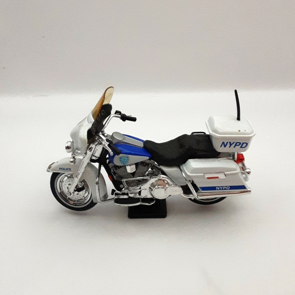 Vintage Maisto Die Cast 1:18 NYPD police Motercyle Model